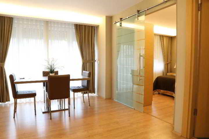 Room 5 of 10