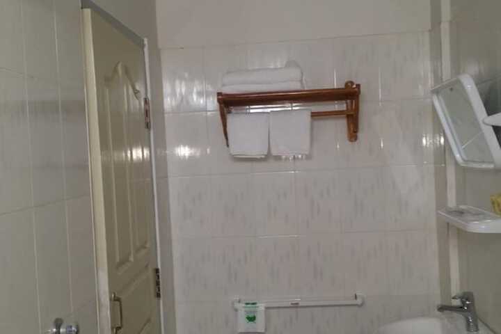 Room 10 of 18