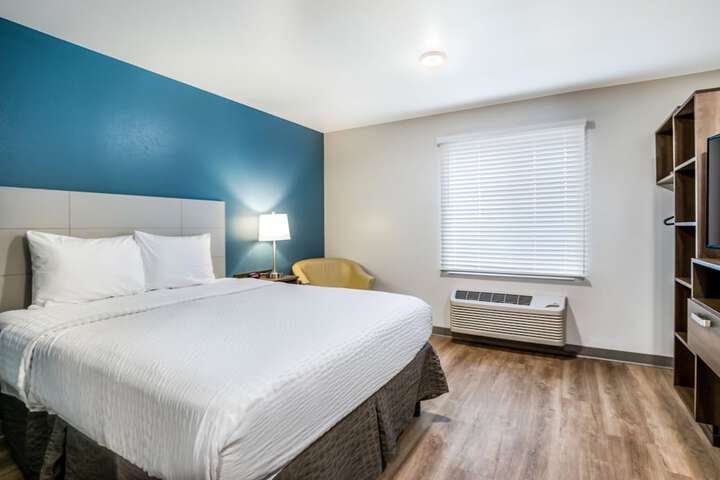 1 Queen Bed (9 of 28)