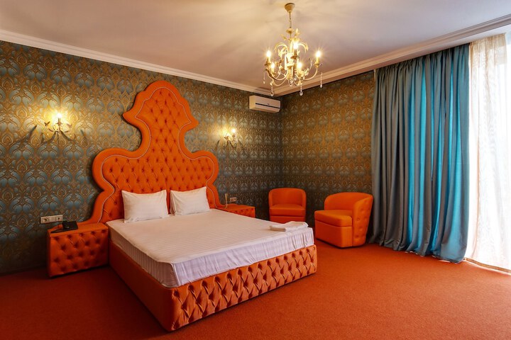 Room 2 of 44
