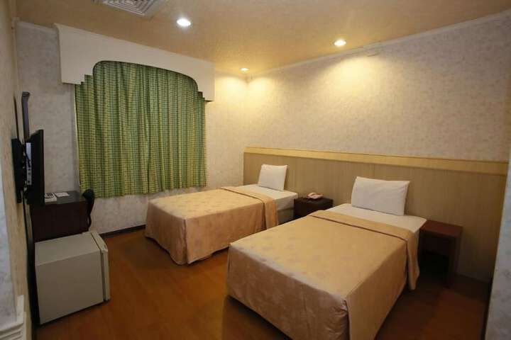 Room 12 of 13