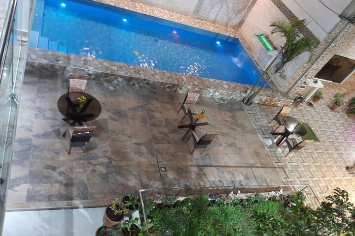 Pool 8 of 25