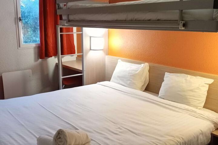 Room 10 of 46