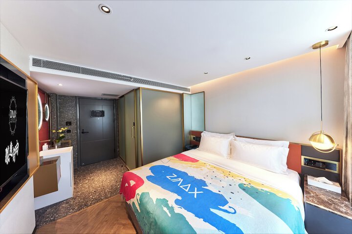 Room 17 of 52