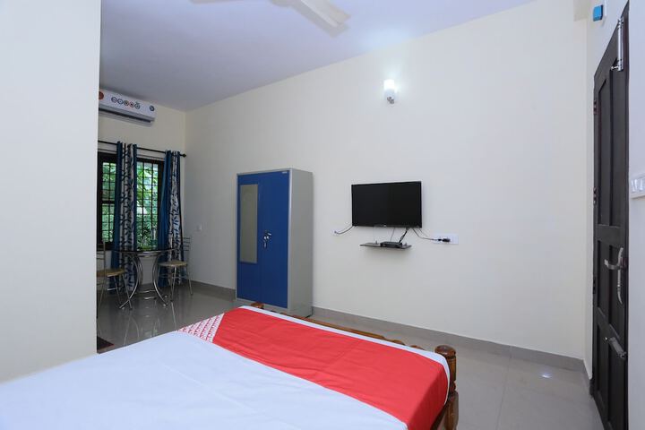 Room 9 of 30