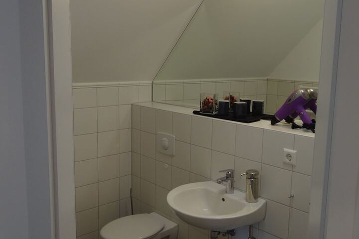 Room 12 of 29