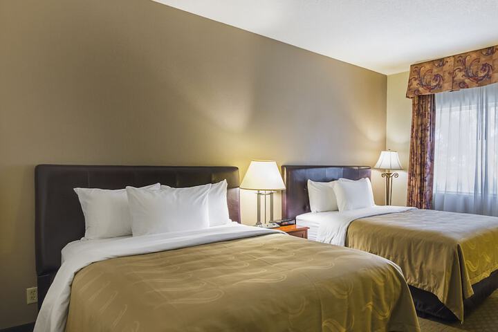 2 Double Beds (9 of 15)