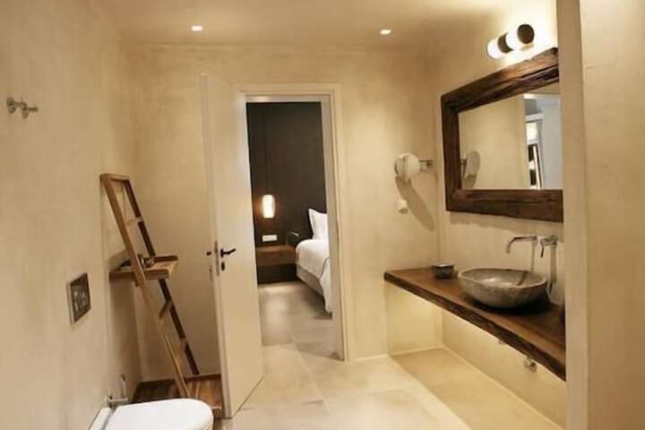 Room 38 of 62