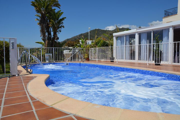 Hotel with Pool