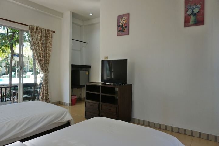 Room 18 of 127