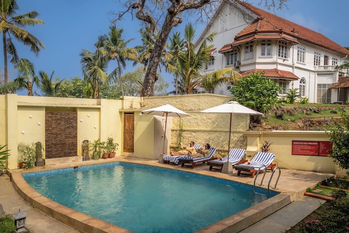Pool Hotel
