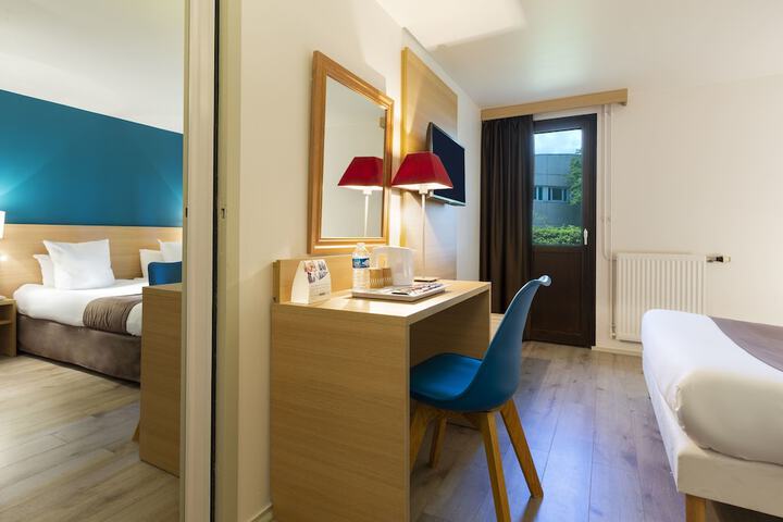 Room 6 of 44