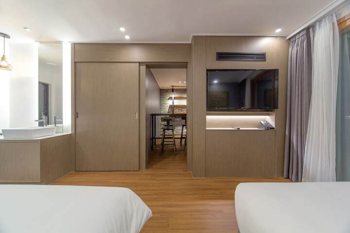 Room 6 of 111