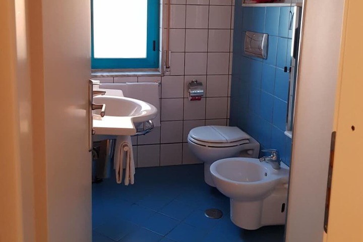 Room 13 of 48