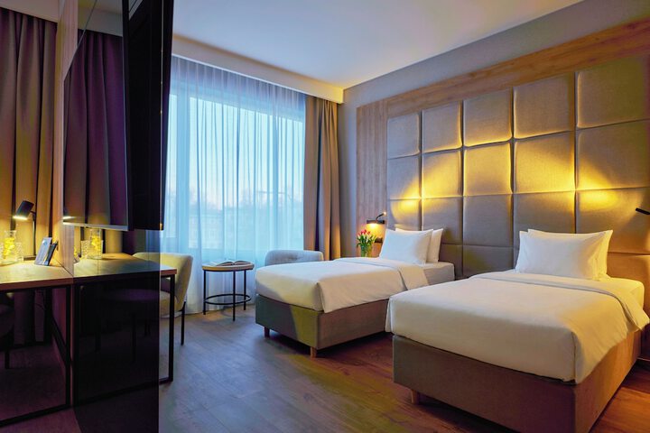 Room 25 of 53