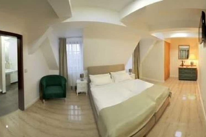 Room 7 of 37