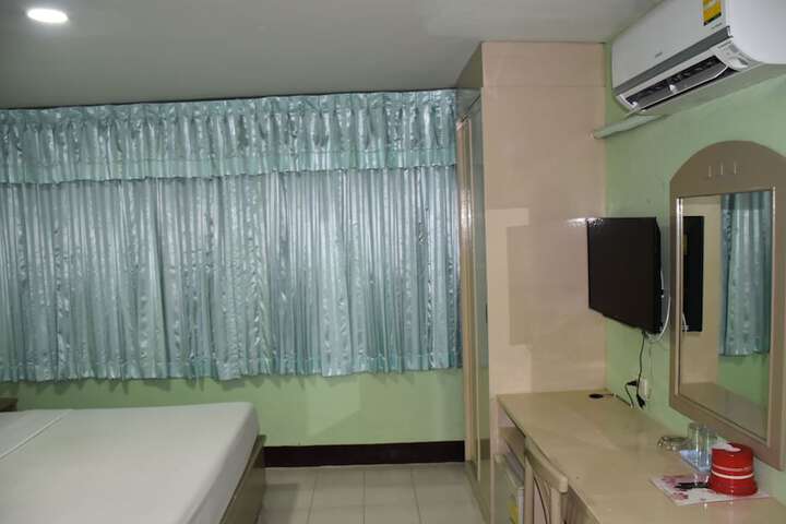 Room 14 of 82