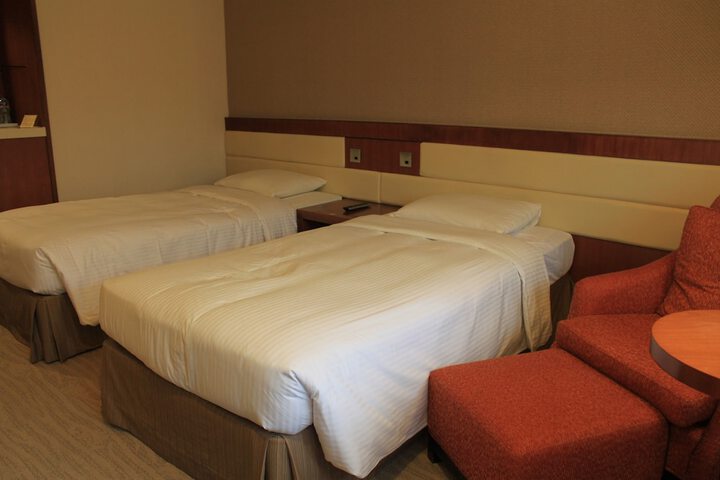 Room 13 of 40