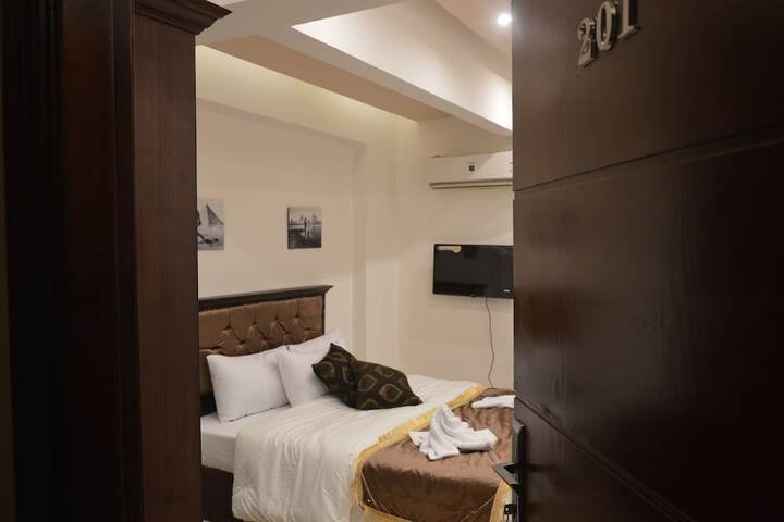 Room 6 of 53
