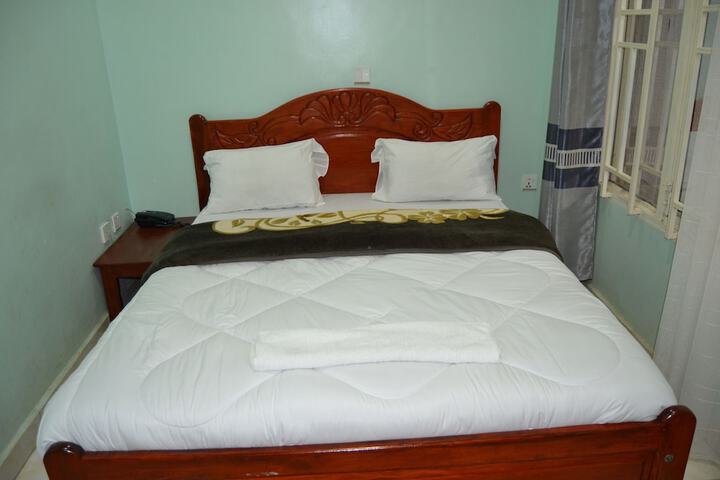 Room 14 of 32