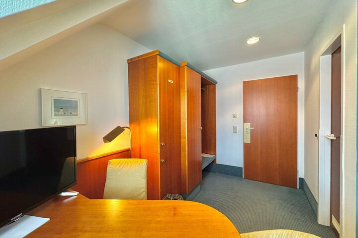 Room 36 of 63