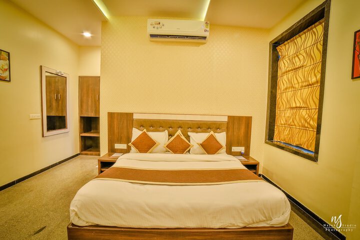 Room 18 of 33