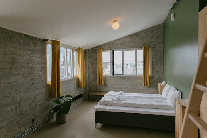 Room 16 of 50