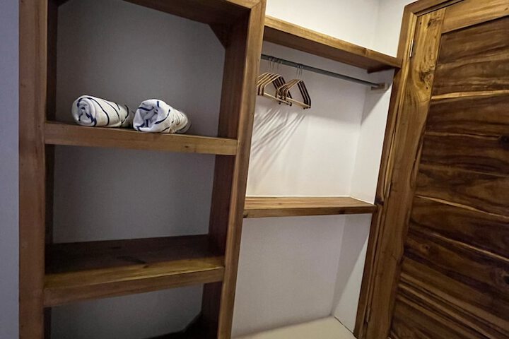 Room 13 of 38