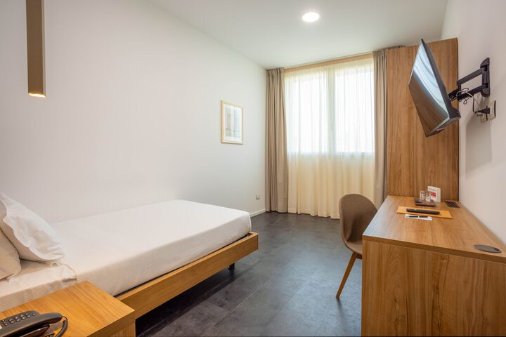Room 13 of 48