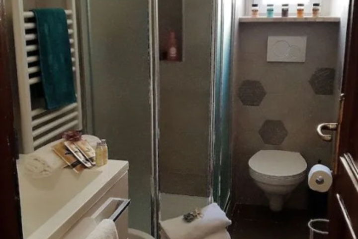 Room 8 of 15