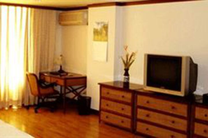 Room 6 of 16