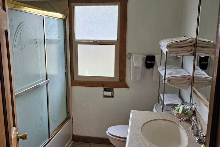Room 13 of 37