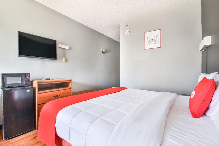 Premium King Bed (4 of 11)