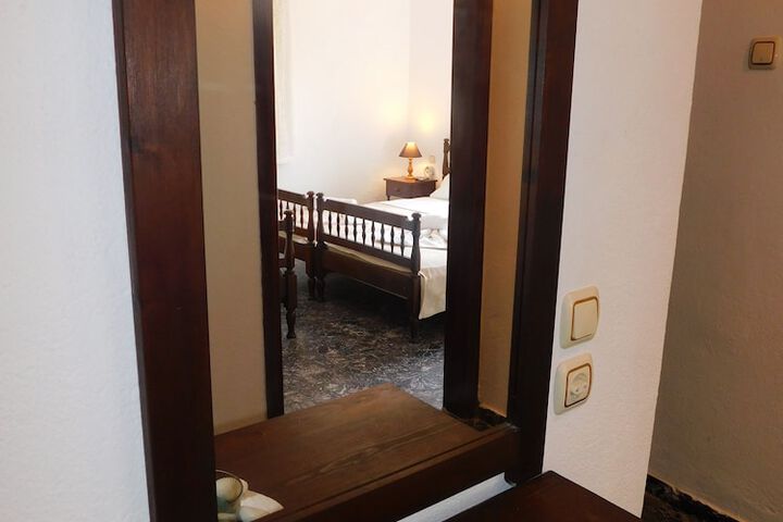 Room 33 of 93