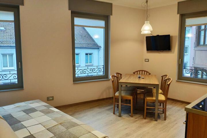 Room 9 of 26