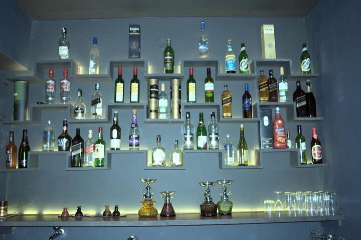 Lounge 55 of 76