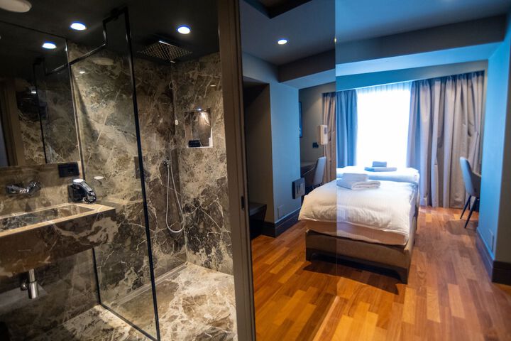 Room 20 of 163