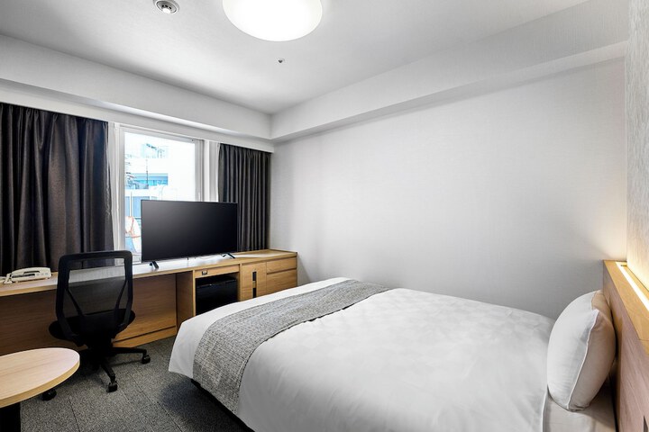 Room 4 of 25