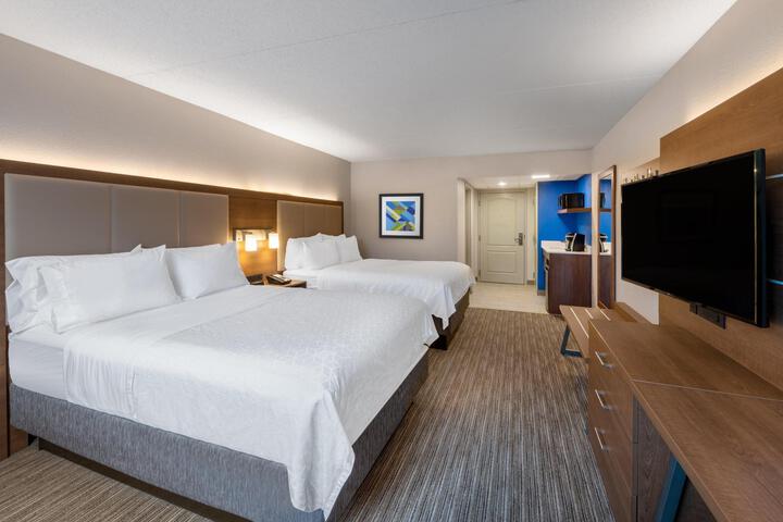 Standard 2 Queen Beds Accessible (3 of 17)