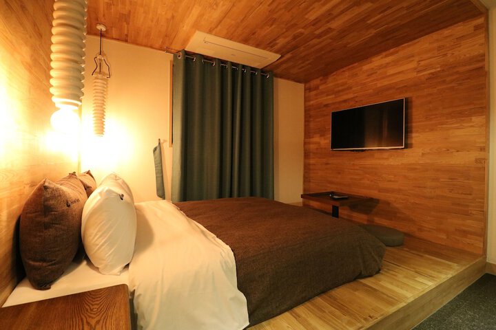 Room 9 of 29