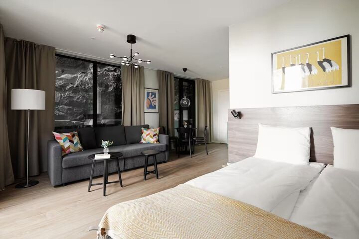 Room 12 of 162