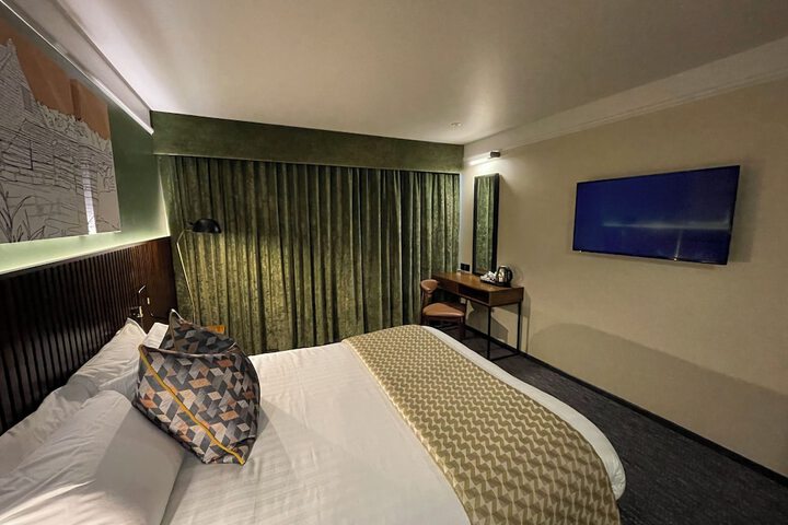Room 5 of 44