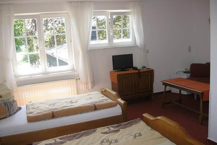 Room 7 of 33