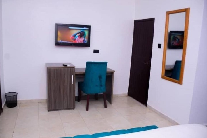 Room 10 of 74
