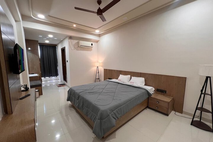 Room 8 of 27