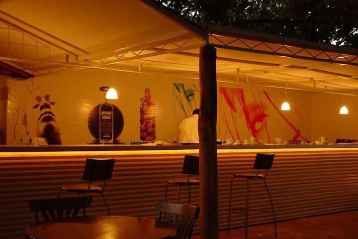 Lounge 18 of 22