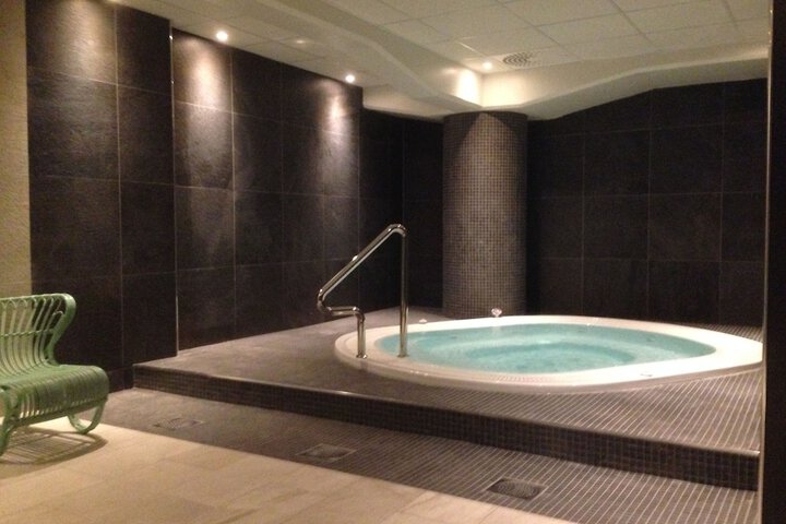 Spa 33 of 54
