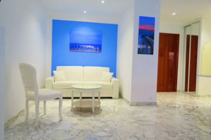 Room 8 of 12