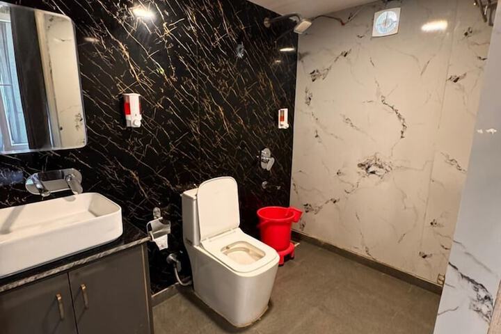 Room 50 of 64