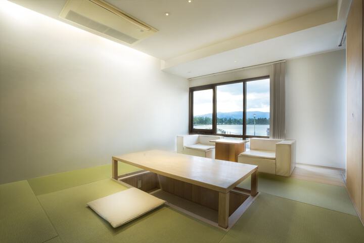 Room 18 of 74